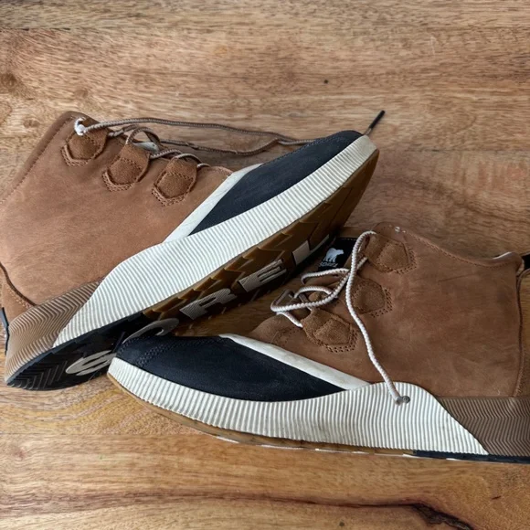 Sorel out n' about size 11 Tan Leather and black boots, Winter rain boots, water - Picture 4 of 8